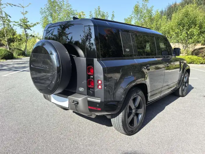 Land Rover Defender 2023 Model 110 3.0T P400 X-Dynamic HSE – фото 6