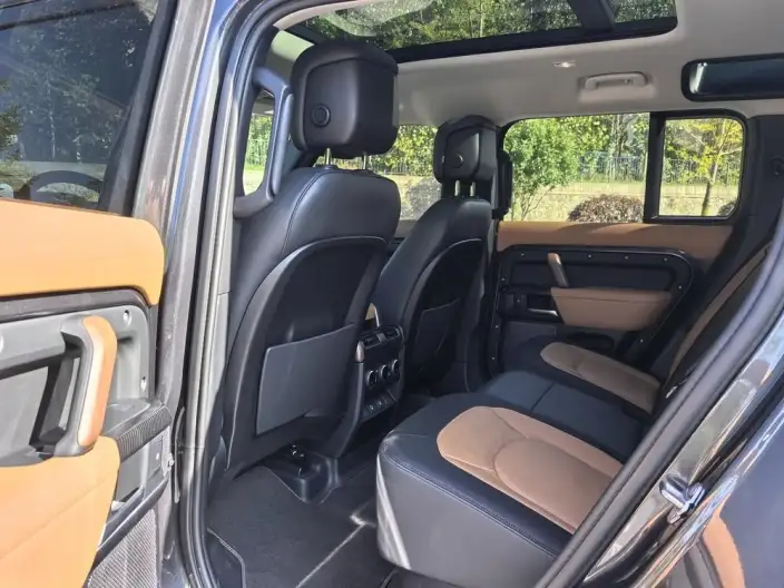 Land Rover Defender 2023 Model 110 3.0T P400 X-Dynamic HSE – фото 9