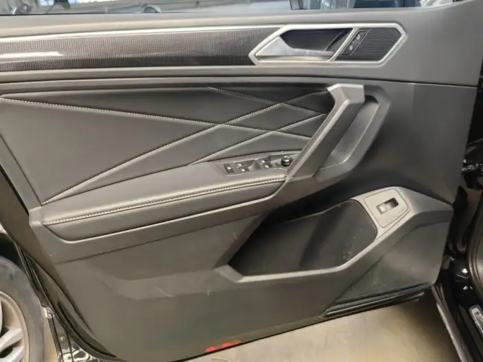 Volkswagen Tiguan L 2023 Model 300TSI 2WD Smart Edition – фото 6