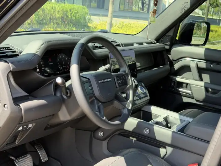 Land Rover Defender 2025 Model 110 3.0T P400 HSE X-Dynamic – фото 13
