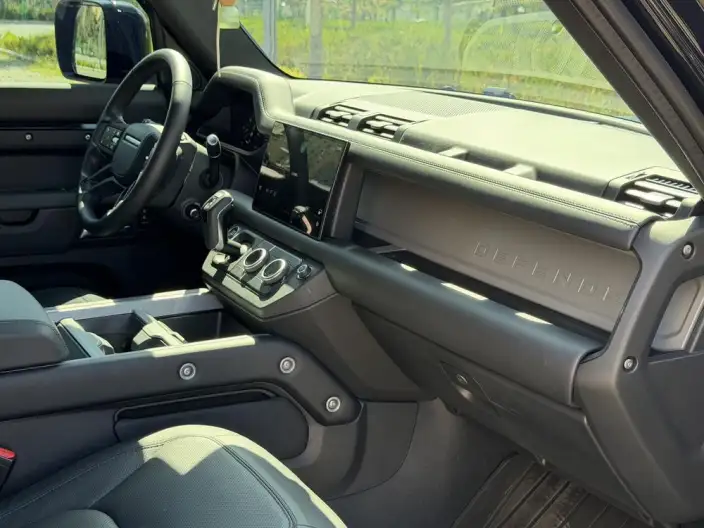 Land Rover Defender 2025 Model 110 3.0T P400 HSE X-Dynamic – фото 14