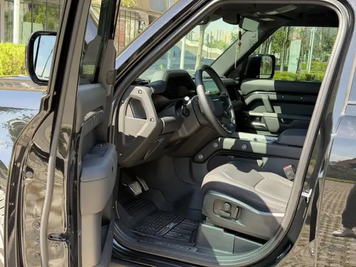 Land Rover Defender 2025 Model 110 3.0T P400 HSE X-Dynamic – фото 16