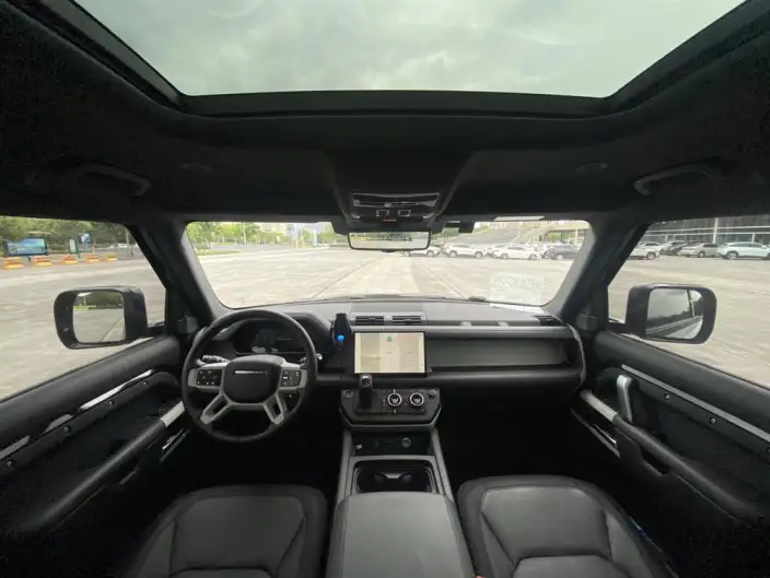 Land Rover Defender 2023 Model Facelift 90 2.0T P300 X-Dynamic HSE – фото 7
