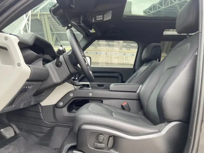 Land Rover Defender 2023 Model Facelift 90 2.0T P300 X-Dynamic HSE – фото 9