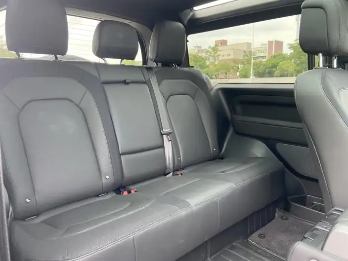 Land Rover Defender 2023 Model Facelift 90 2.0T P300 X-Dynamic HSE – фото 10