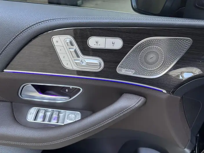Mercedes-Benz GLS 2023 Model GLS 450 4MATIC Fashion Model – фото 9