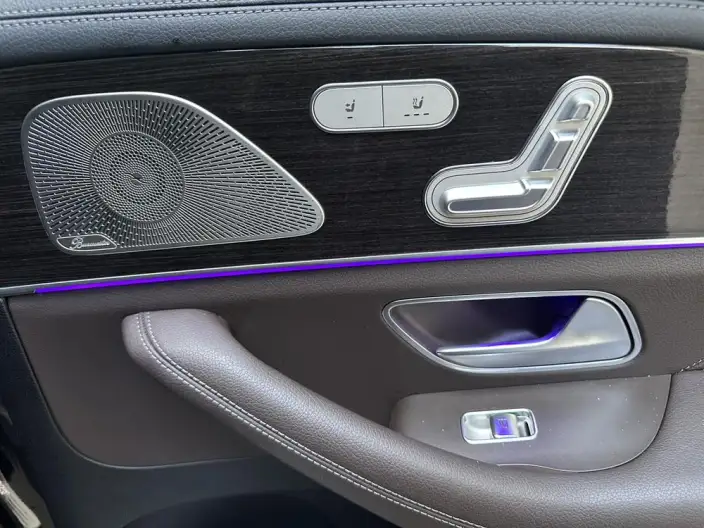 Mercedes-Benz GLS 2023 Model GLS 450 4MATIC Fashion Model – фото 10