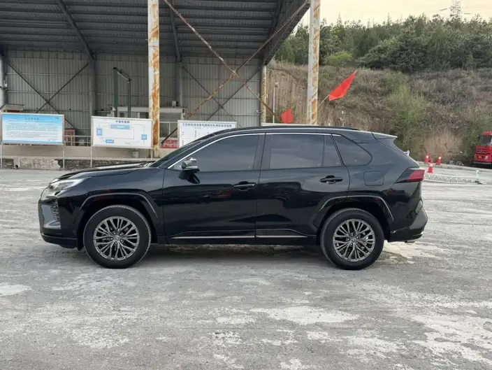 Toyota Wildlander 2024 Model 2.0L 2WD Luxury PLUS Edition – фото 3