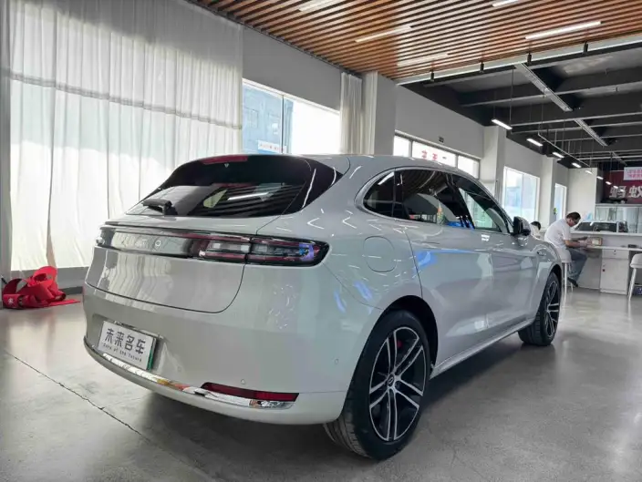 Aito M5 2025 Model Extended Range Ultra 4WD Edition – фото 7