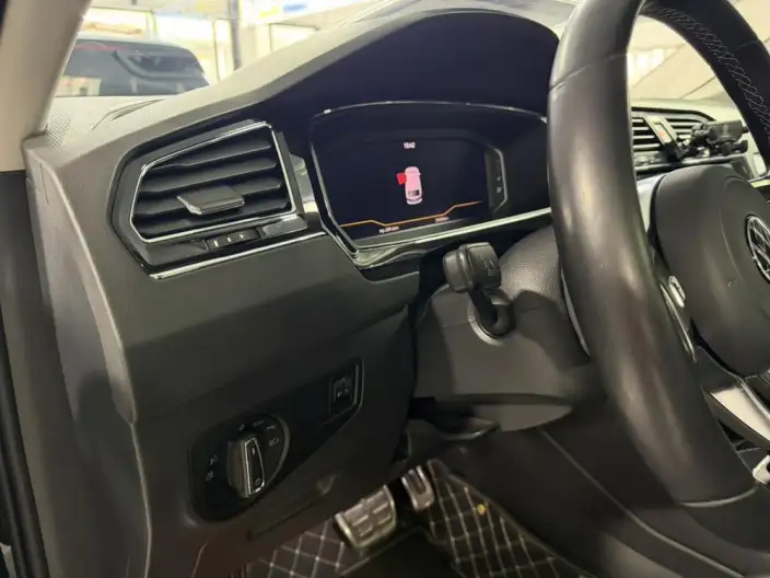 Volkswagen Tiguan L 2021 Model 330TSI Automatic 2WD R-Line Enjoy the version more – фото 13