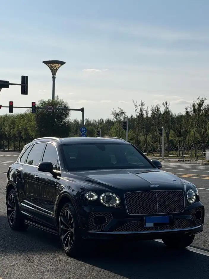 Bentayga 2022 Model 4.0T V8 S – фото 2