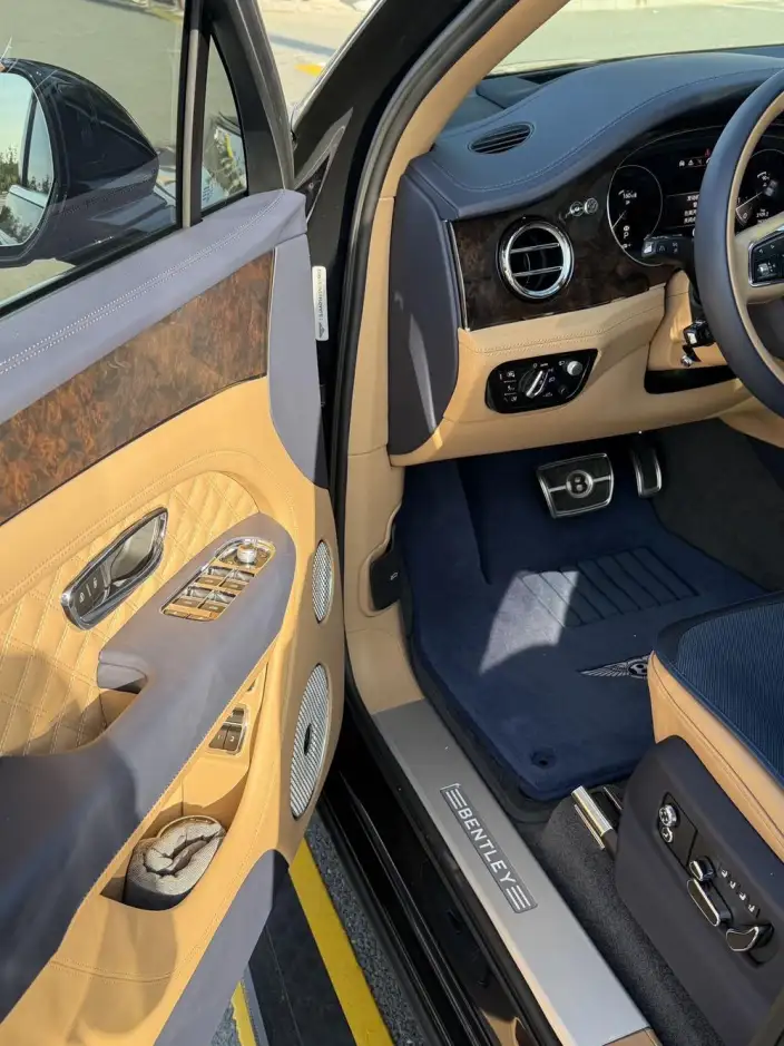 Bentayga 2022 Model 4.0T V8 S – фото 5