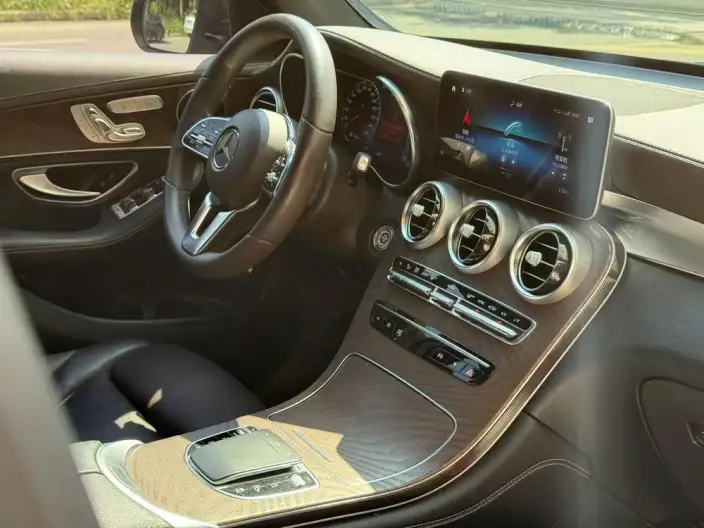 Mercedes-Benz GLC 2020 Model GLC 300 L 4MATIC Dynamic Model – фото 6