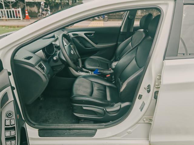 Hyundai Elantra 2012 модификация 1.6L автоматическое Fashion – фото 13