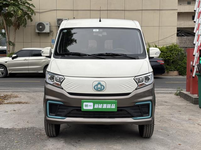 Cross Star V7 EV 2024 251km Hatchback Com f ort 7-Seater