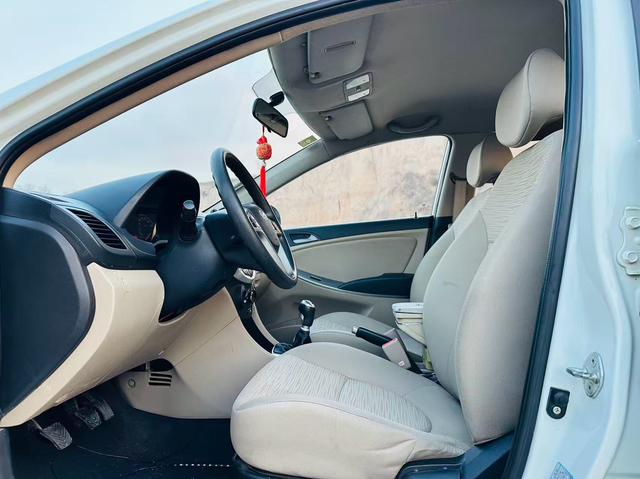Hyundai Verna 2014 модификация 1.4L Manual Intelligent GLS – фото 4