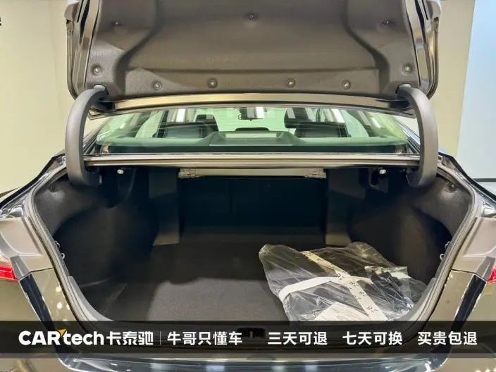 Toyota Camry 2026 Model Hybrid 2.0HGVP Deluxe Edition – фото 28