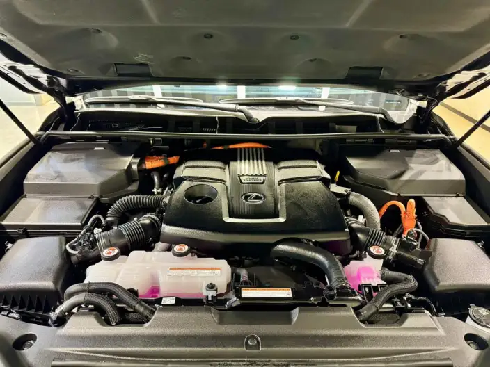 Lexus LX 2025 Model 700h Territory Edition – фото 9