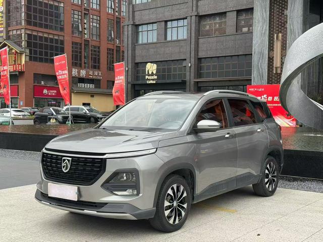 Baojun 530 Модель 2020 года 1.5T CVT Noble Connected тип 5 seat