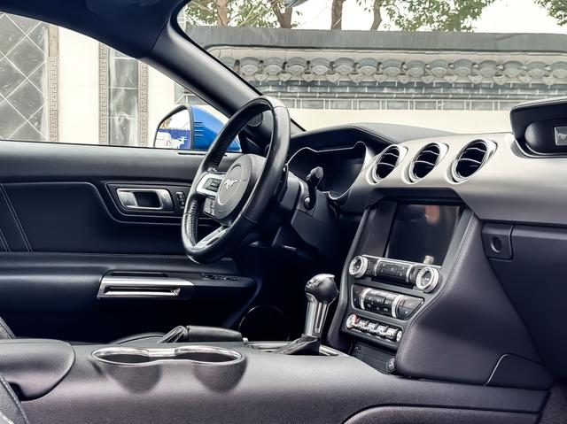 Ford Mustang 2018 2.3T EcoBoost – фото 8