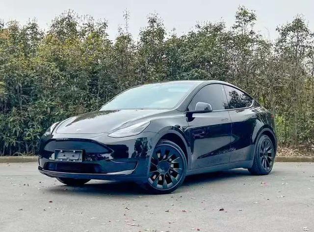 Tesla Model Y 2022 Facelift RWD – фото 1