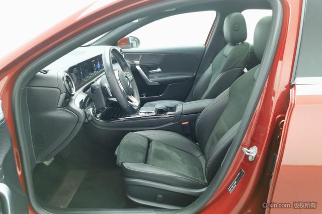 Mercedes-Benz A-Class 2019 A 200 L Sport Sedan – фото 13