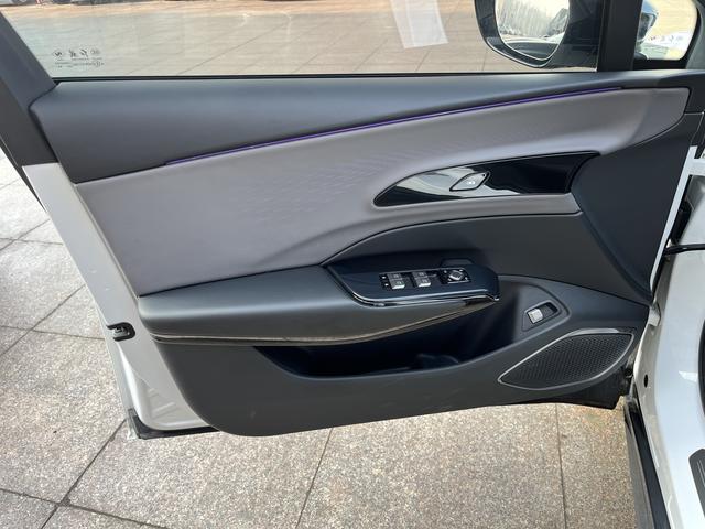 HONGQI EH7 2024 820 Pro Edition – фото 8