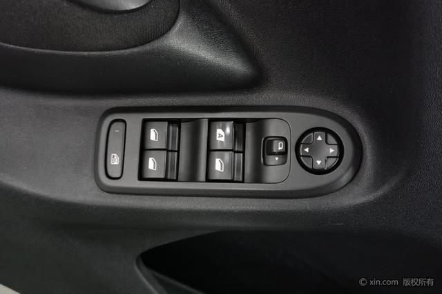 Peugeot 301 2016 1.6L Manual Comfort – фото 12