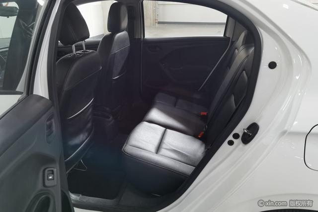 Peugeot 301 2016 1.6L Manual Comfort – фото 19