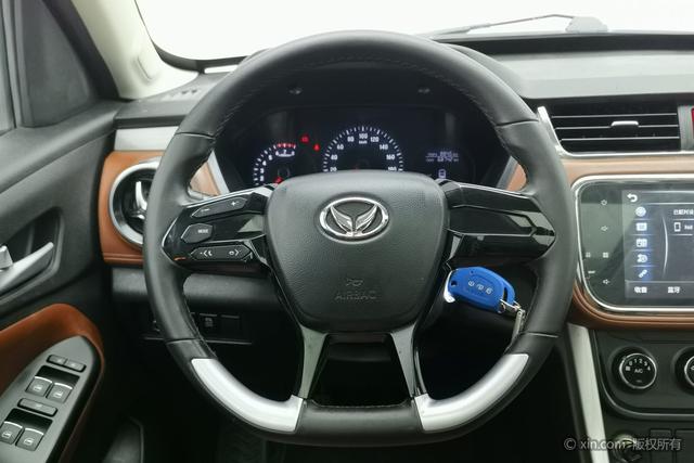 BAIC Huansu S3 2016 модификация S3L 1.5L Manual Exclusive – фото 15