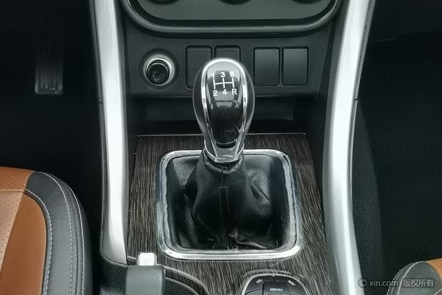 BAIC Huansu S3 2016 модификация S3L 1.5L Manual Exclusive – фото 17