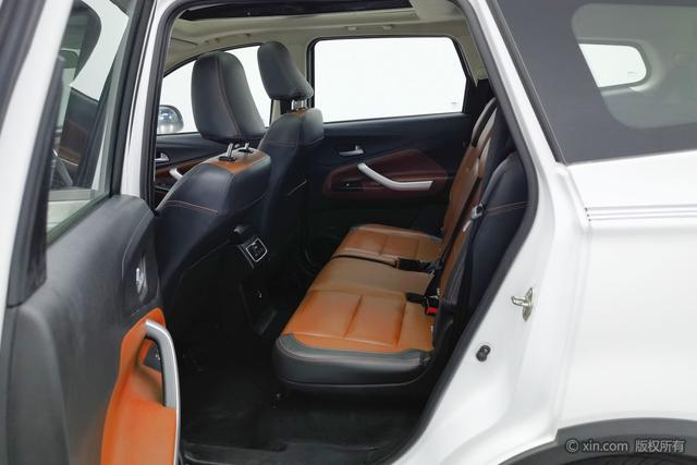 BAIC Huansu S3 2016 модификация S3L 1.5L Manual Exclusive – фото 19