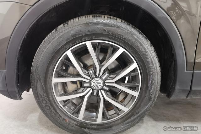 Volkswagen Tiguan L 2017 330TSI Automatic 2WD Luxury – фото 6