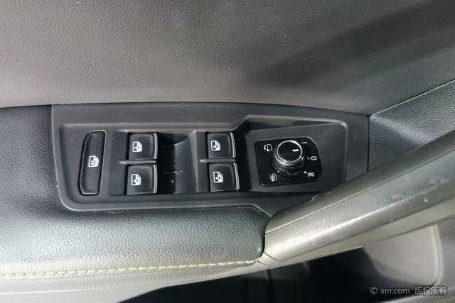 Volkswagen Tiguan L 2017 330TSI Automatic 2WD Luxury – фото 12