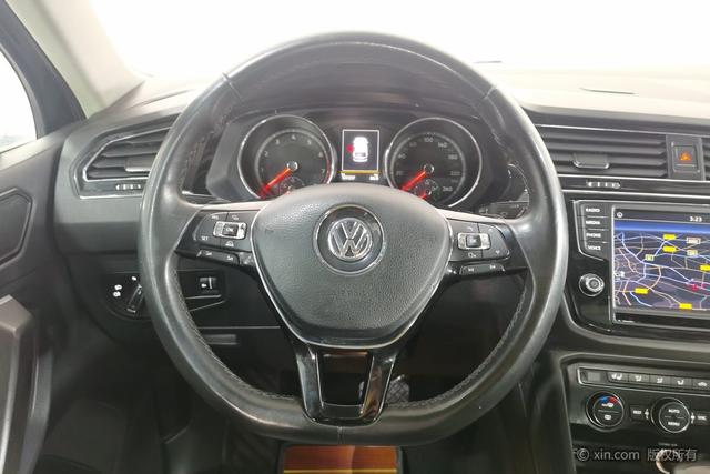 Volkswagen Tiguan L 2017 330TSI Automatic 2WD Luxury – фото 15