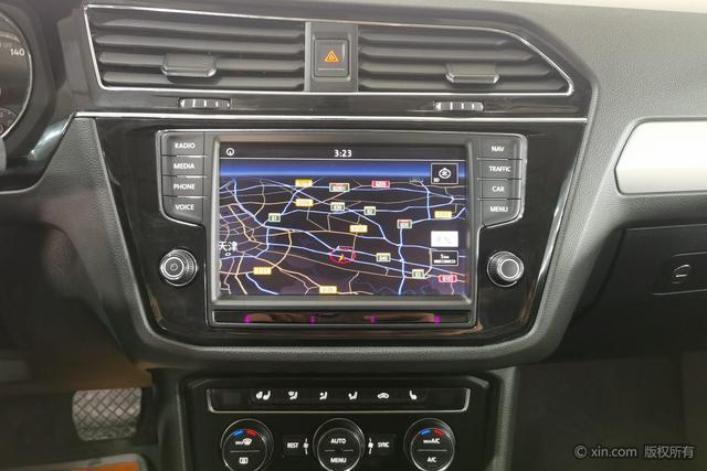 Volkswagen Tiguan L 2017 330TSI Automatic 2WD Luxury – фото 16