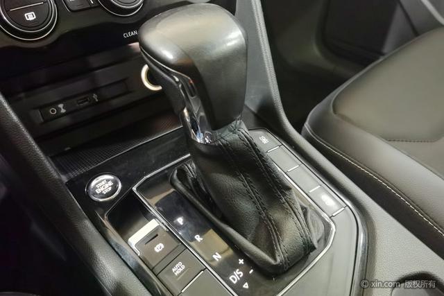 Volkswagen Tiguan L 2017 330TSI Automatic 2WD Luxury – фото 17