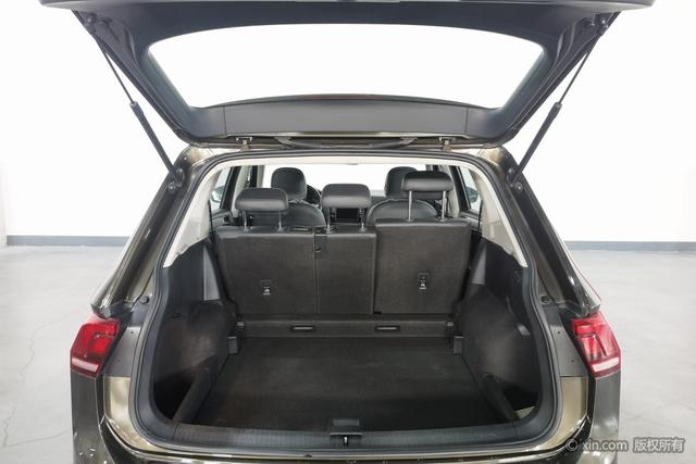 Volkswagen Tiguan L 2017 330TSI Automatic 2WD Luxury – фото 20
