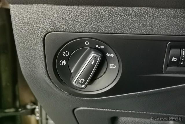 Volkswagen Tiguan L 2017 330TSI Automatic 2WD Luxury – фото 24