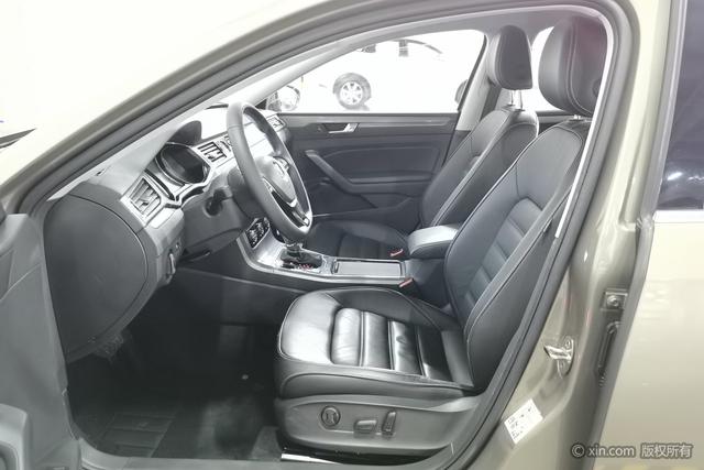 Volkswagen Passat 2017 330TSI DSG Prestige – фото 13