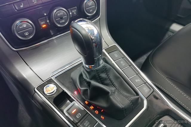 Volkswagen Passat 2017 330TSI DSG Prestige – фото 17