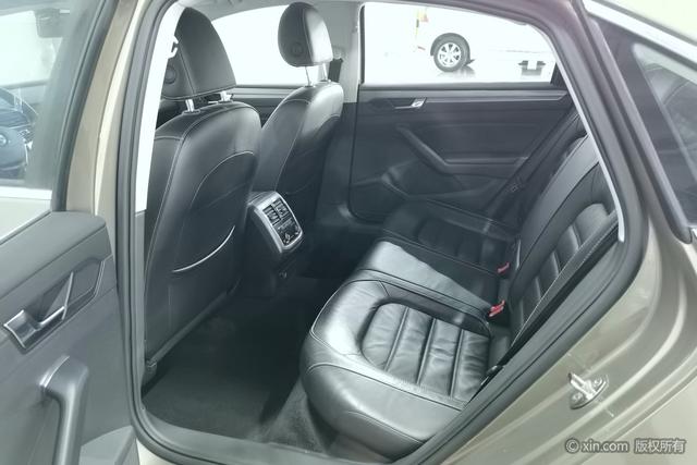 Volkswagen Passat 2017 330TSI DSG Prestige – фото 19