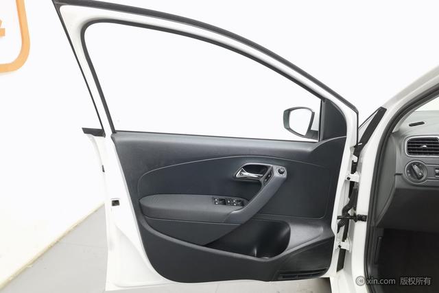 Volkswagen Polo 2016 1.6L Automatic Comfort – фото 11