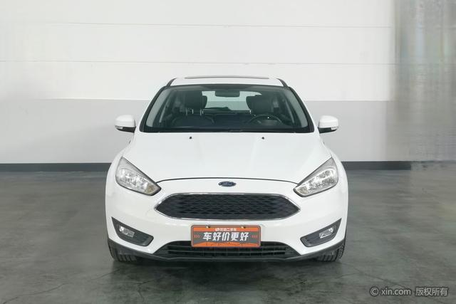 Ford Focus 2018 Classic Hatchback 1.6L Automatic Style Smart – фото 3