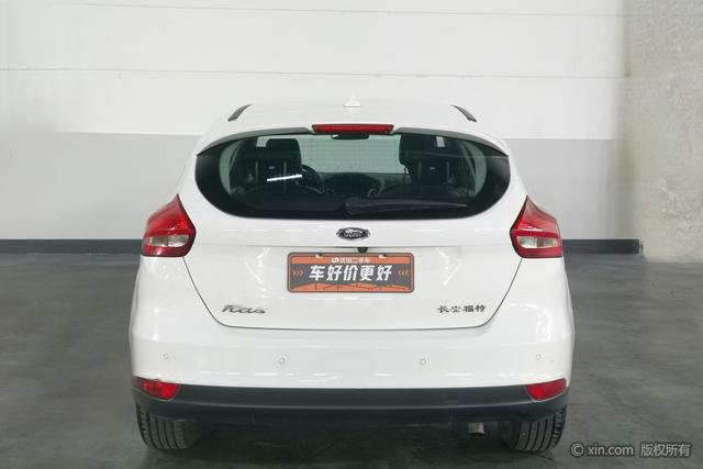 Ford Focus 2018 Classic Hatchback 1.6L Automatic Style Smart – фото 4