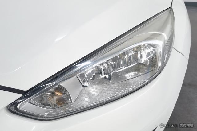 Ford Focus 2018 Classic Hatchback 1.6L Automatic Style Smart – фото 5