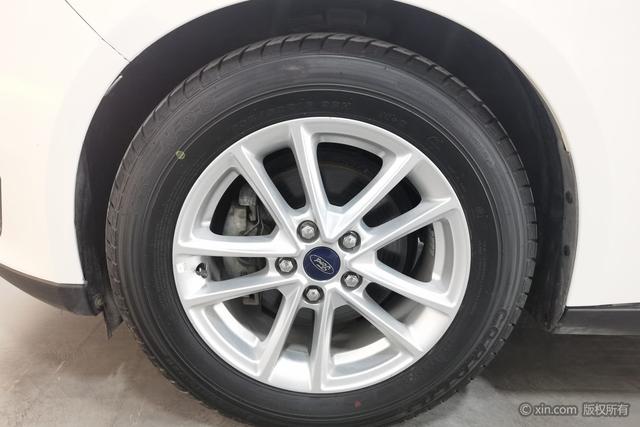 Ford Focus 2018 Classic Hatchback 1.6L Automatic Style Smart – фото 6
