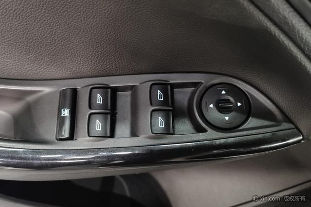 Ford Focus 2018 Classic Hatchback 1.6L Automatic Style Smart – фото 12