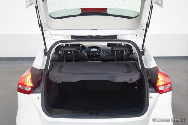 Ford Focus 2018 Classic Hatchback 1.6L Automatic Style Smart – фото 20