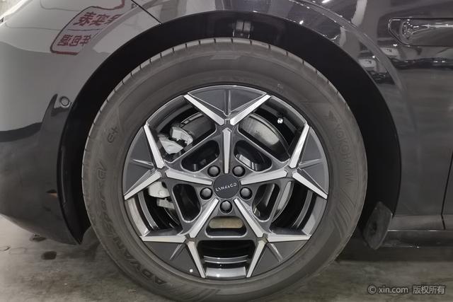 Lynk & Co 10 EM-P 2025 модификация 240 4WD Ultra – фото 6